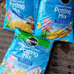 Miracle-Gro Potting Mix