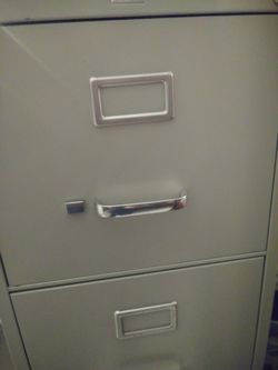 4 drawer metal filing cabinet.