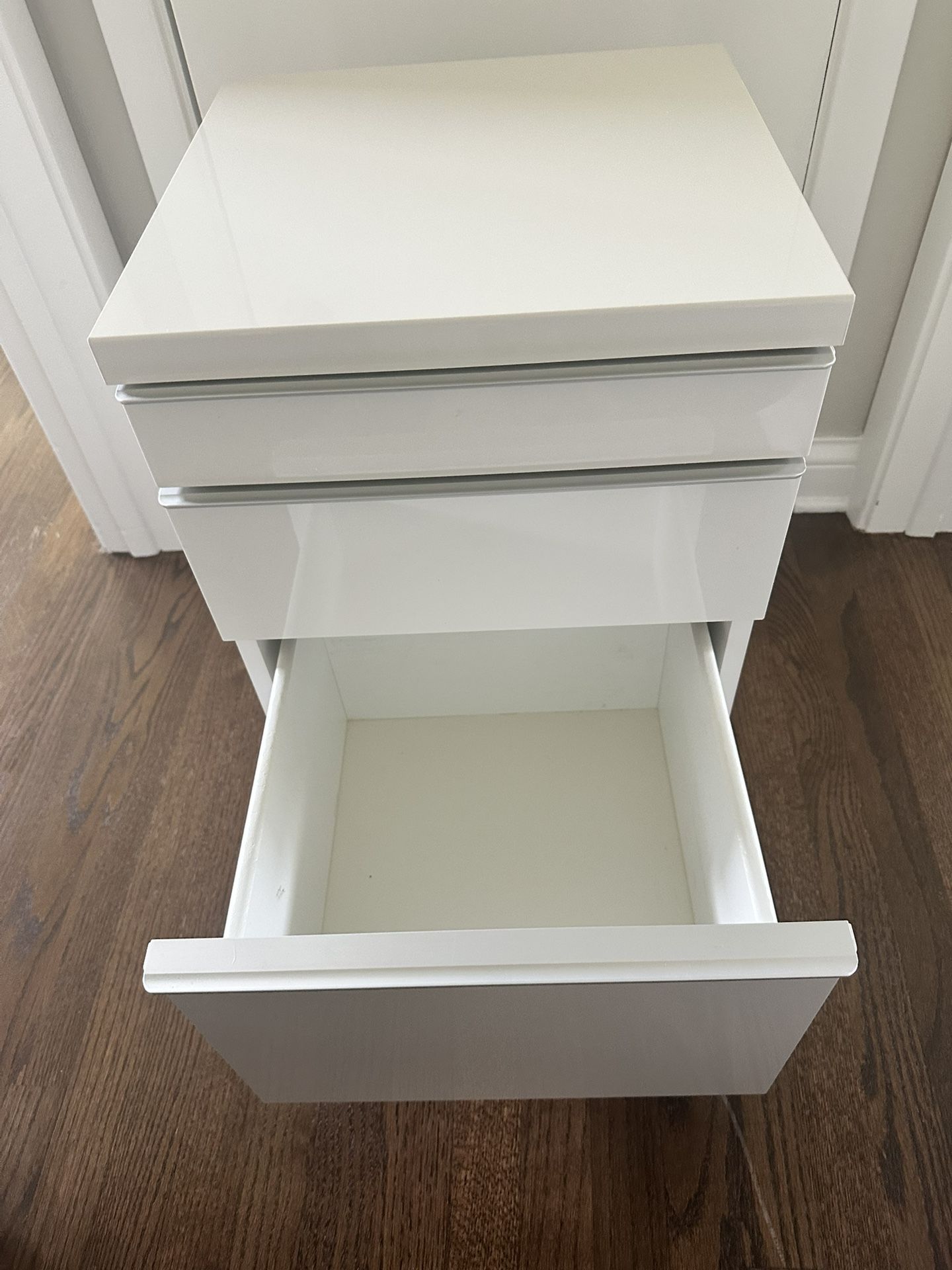 Storage/Filing/Organizing Cabinet w/casters 