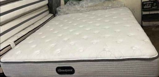 Full Size Mattress (Colchón Full Size)