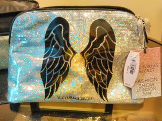 New Victoria's Secret Bling/Angel Wing Makeup Bag-Will meet-See all pics & description