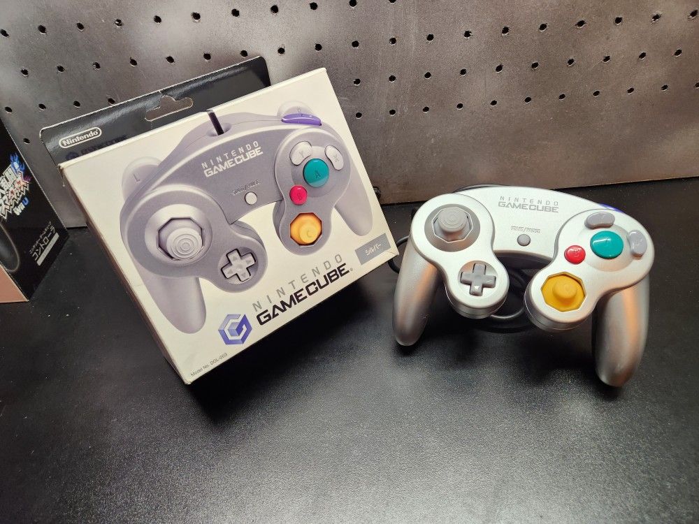 Nintendo GameCube Platinum Controller - Near Mint Condition