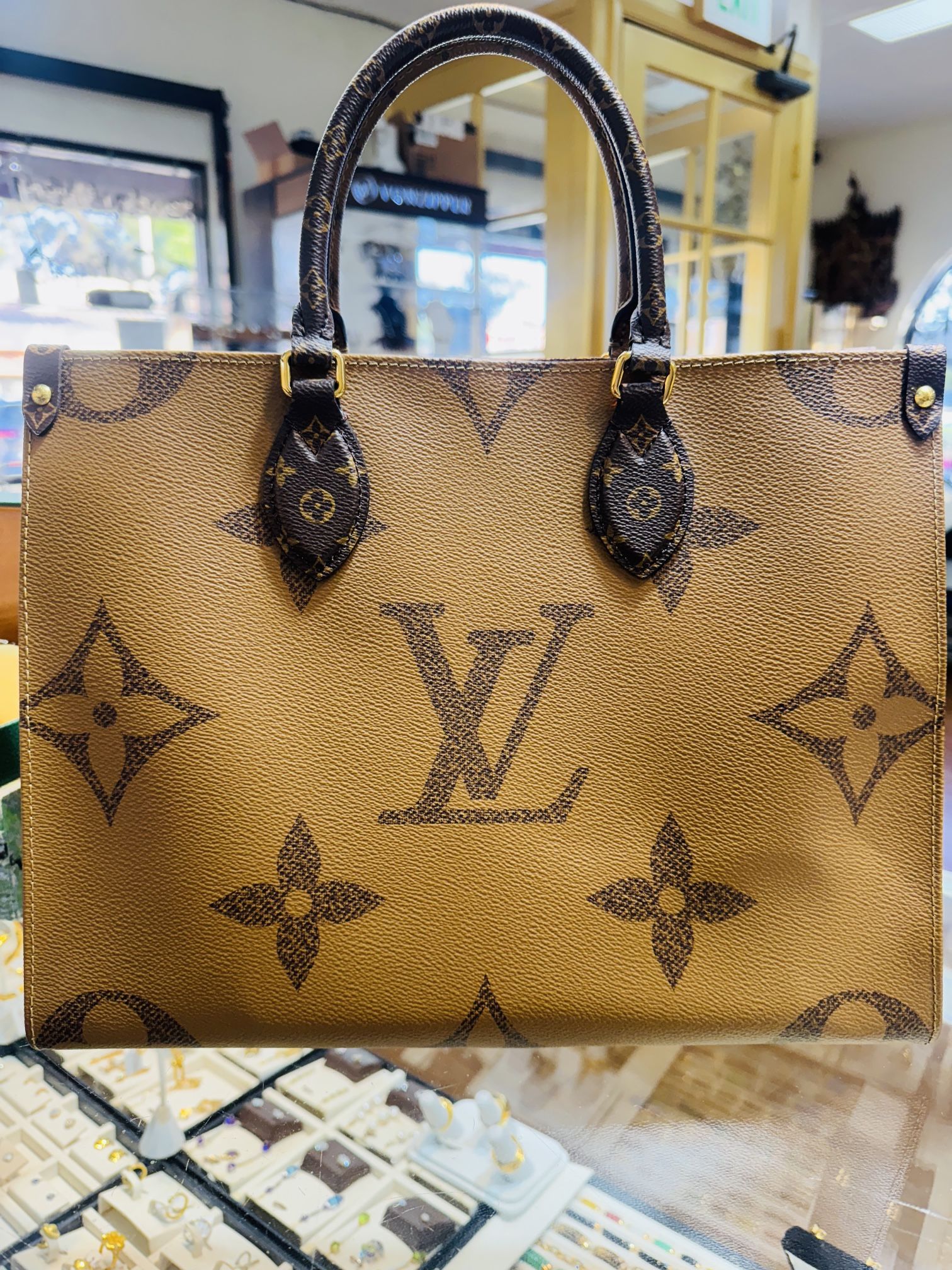 LOUIS VUITTON On-The-Go MM 2021 Microchip