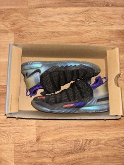 LEBRON BASKETBALL SHOES SIZE 4