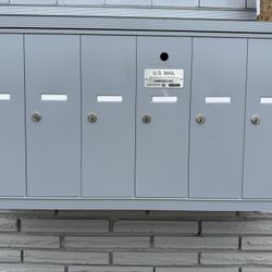 Salsbury Industries Surface Mounted Vertical Mailbox with 6 Doors and USPS Access, Aluminum