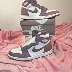 NIB - NIKE AIR JORDANS 1 RETRO HIGH OG SKY J MAUVE DZ5485-105.     SIZE 11 MENS OR 12 WOMEN'S 