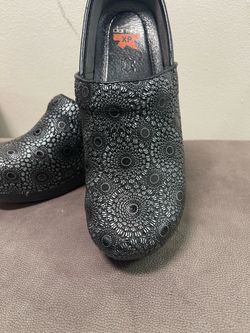Dansko XP Medallion , Nurse shoes Black, Patterned Shoes