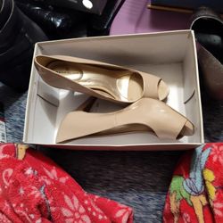 Bandolino Tan Pumps