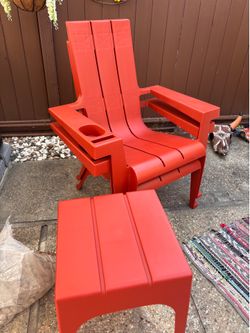 PATIO FURNITURE TARGET PATIO CHAIRS/TABLE LIKE NEW**