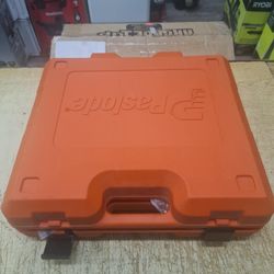 Pneumatic 16-Gauge Straight Finish Nailer