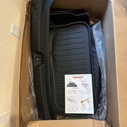 Tesla Y Juniper floor mats 