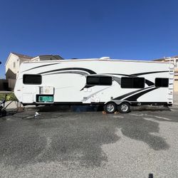 Toyhauler ✨2014 Attitude Widelight 1/2 Ton Towable 19k!!obo ✨Turnkey ! Everything Works Amazing !