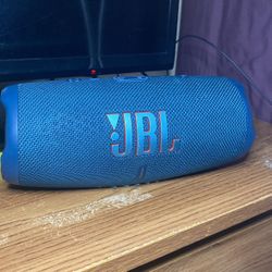 JBL Charge 5