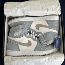 Jordan 1 Hyper Royal Size 13