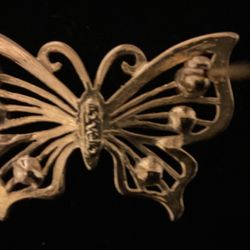 Beautiful Vintage Solid Goldtone Brooch w/pearls…