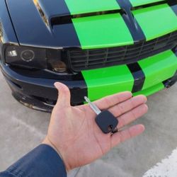 Car Keys / Llaves De Carro