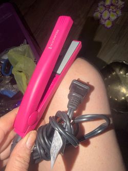 Preowned Remington Pro Ceramic Hair Straightener,great for traveling or conserving space. In great condition located off lake mead and Simmons area as