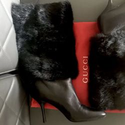 GUCCI BLACK LEATHER AND RABBIT FUR HIGH HEEL BOOTS SZ 7