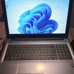 HP Touchscreen 15’ Laptop- Like New- Windows 11 Home