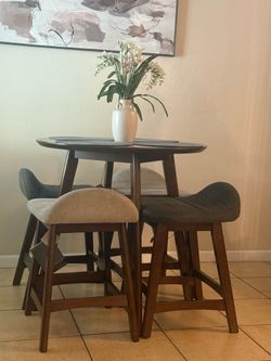 Dining table (seats 4)