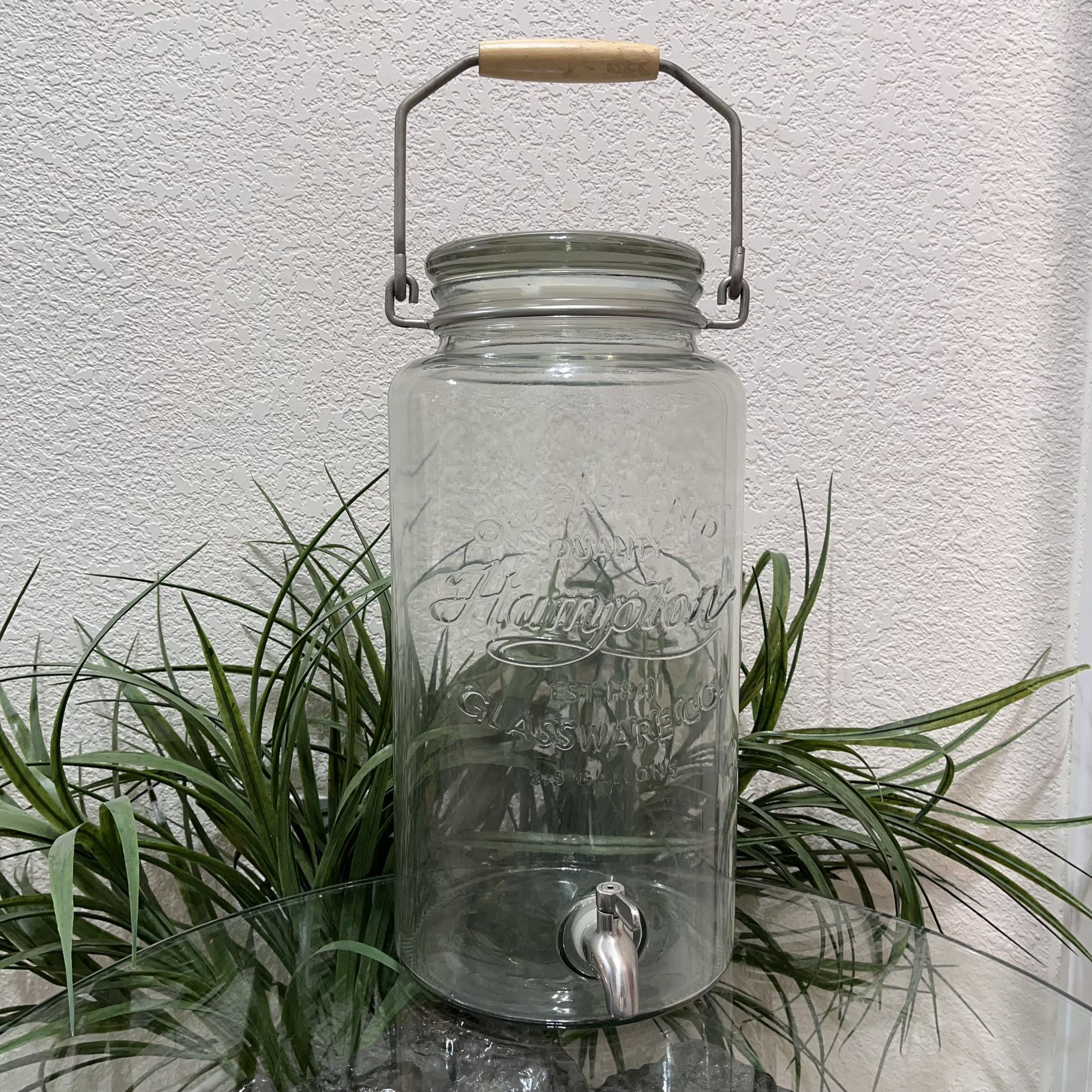 Old Fashioned Hampton 2.5 Gallon Drink Dispenser Vintage