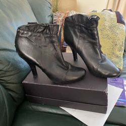 Women’s Sz 9 Booty Shoes