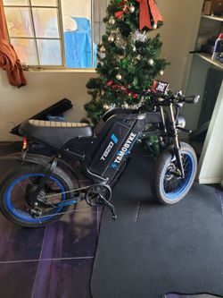 Is $1300 electric bike Ebike 35mph 100miles range. Is used like new all works. $800! Is adult Bike come with charger & 2 Keys