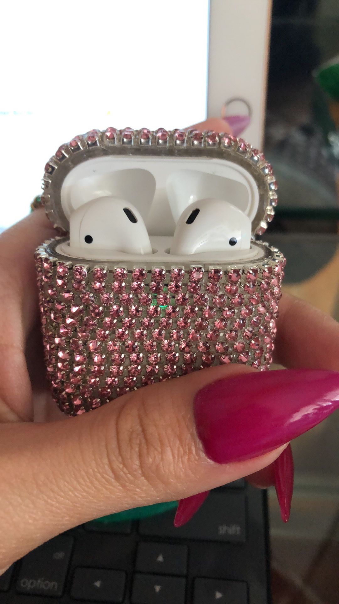 AirPods Second Generation Wireless With Case And Charger 