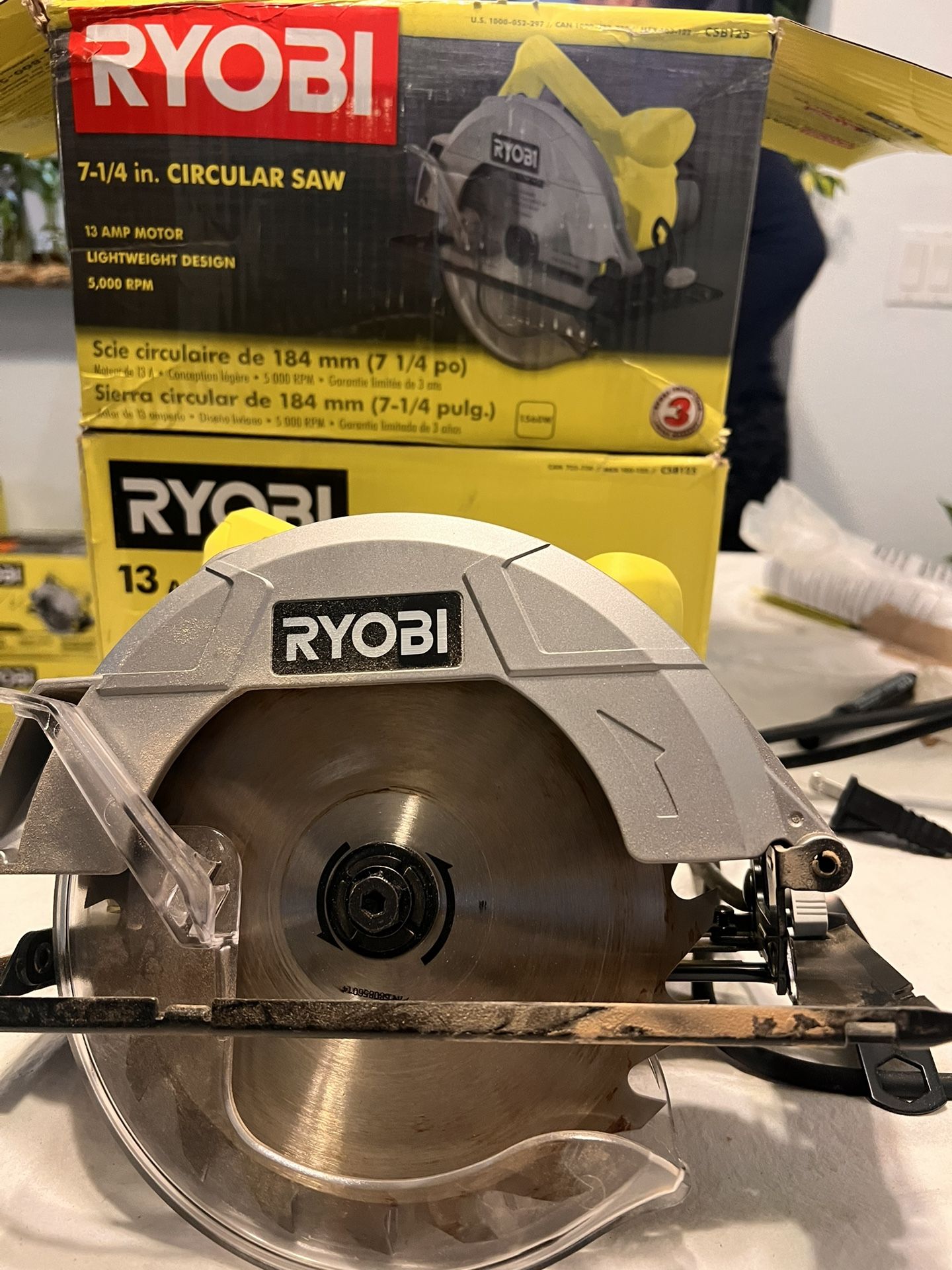 13 AMP Corded 7_1/4 In Circular Saw