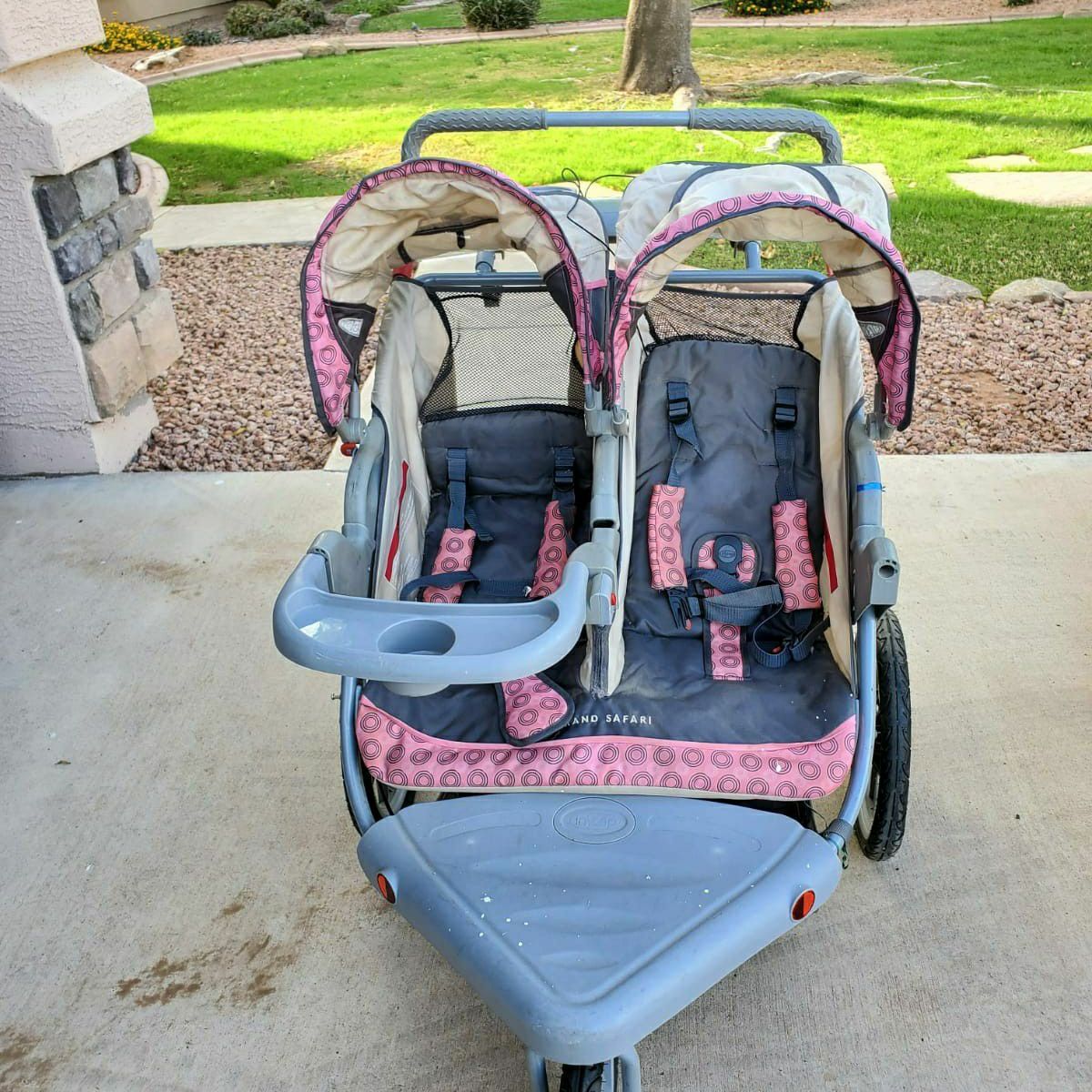 Schwinn double jogging stroller. for Sale in Gilbert, AZ OfferUp
