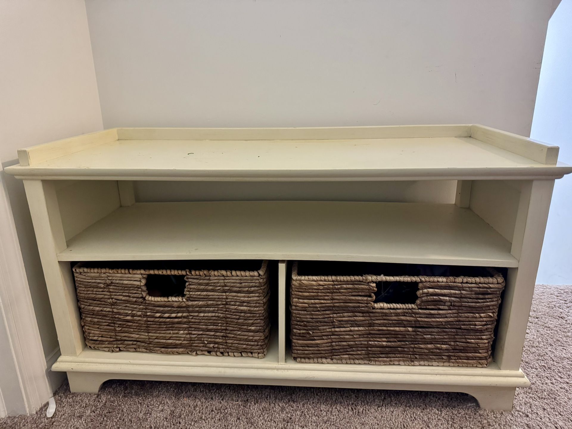 Show Entry Table Bench