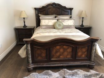 Bedroom furniture set