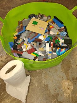 5 Gallons Of Lego 