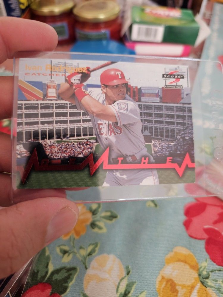 Ivan Rodríguez Texas Rangers '97 Score Heart Of The Order Insert Baseball Card