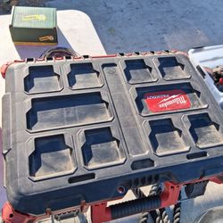 Milwaukee Pack out Medium