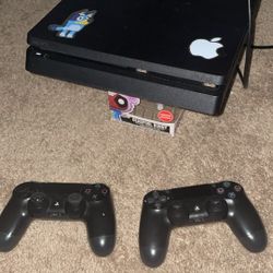 PS4 Slim 