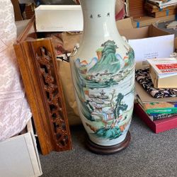 Chinese Ceramic Vase With Wooden Base Piece 