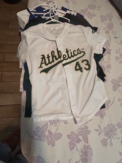 Woman’s plus size jersey.