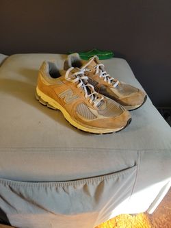 New Balance Mens 2002 R