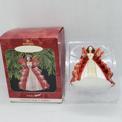 Hallmark 1997 Holiday Barbie Ornament #5 Series Box Keepsake red Christmas 

ORNAMENT in Mint condition,  kept in box, never displayed 
Box in excelle