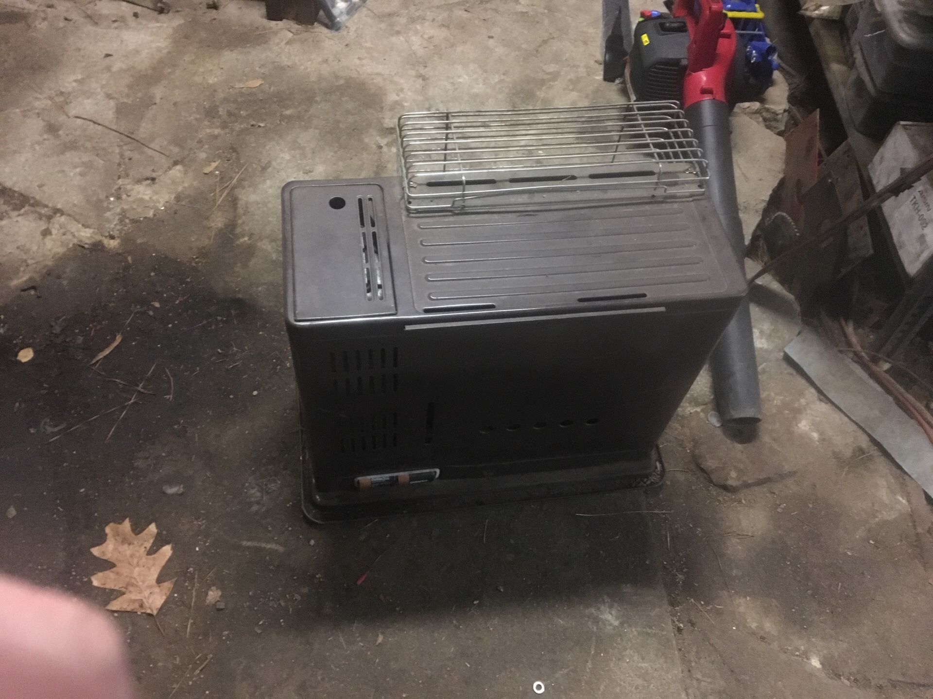 Robeson 11,000 radiant heat kerosene heater (NEEDS WICK) for Sale in