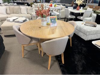 Gorgeous modern dining set! Easy Financing! 🏡❤️💙