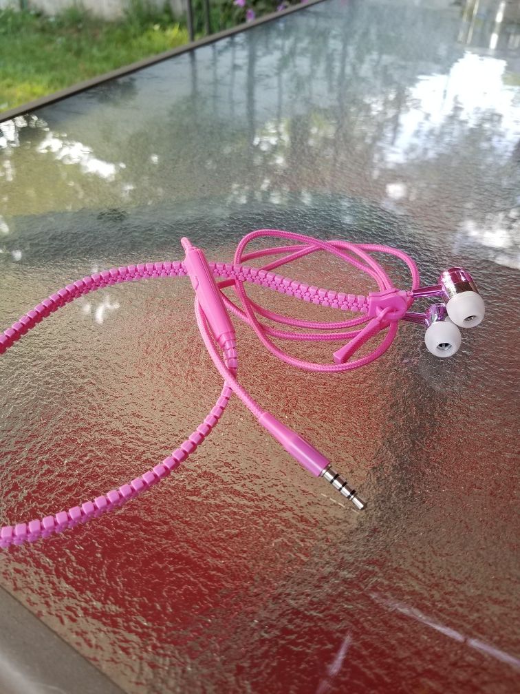 Zipper earphones