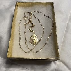Gold Chain With Pendant