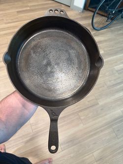 Smithey Seasoned Cast Iron Pan