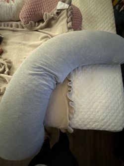 Pregnancy pillow