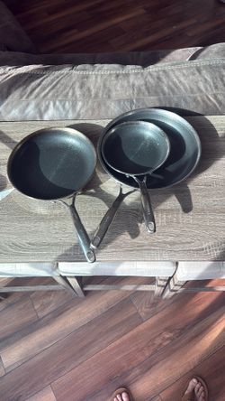 Like New. Hex Clad Henckles Frying Pans 