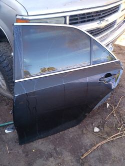 2015 Toyota Camry Driver Side Rear Door Complete With Window And Door Panel