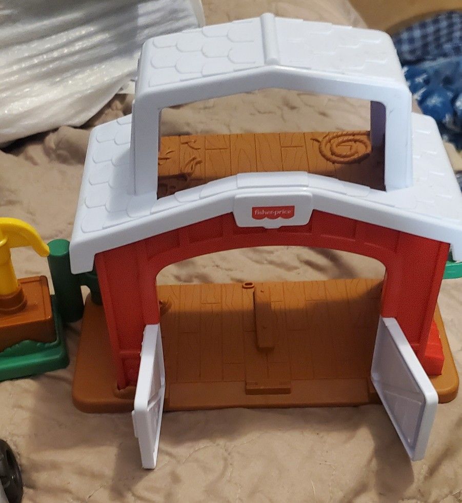 Fisher-Price Barn With Water Pump And Apples