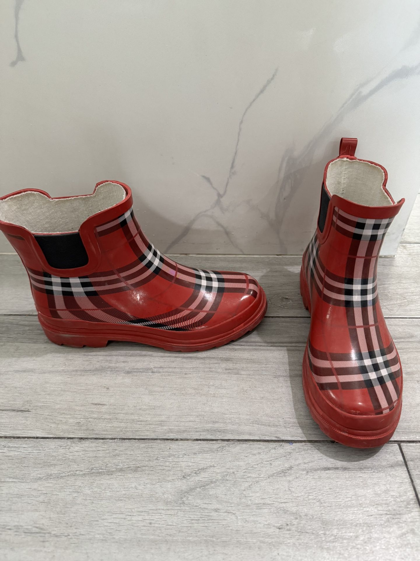 Norty Rain Boots. In Red And Women’s Size 6